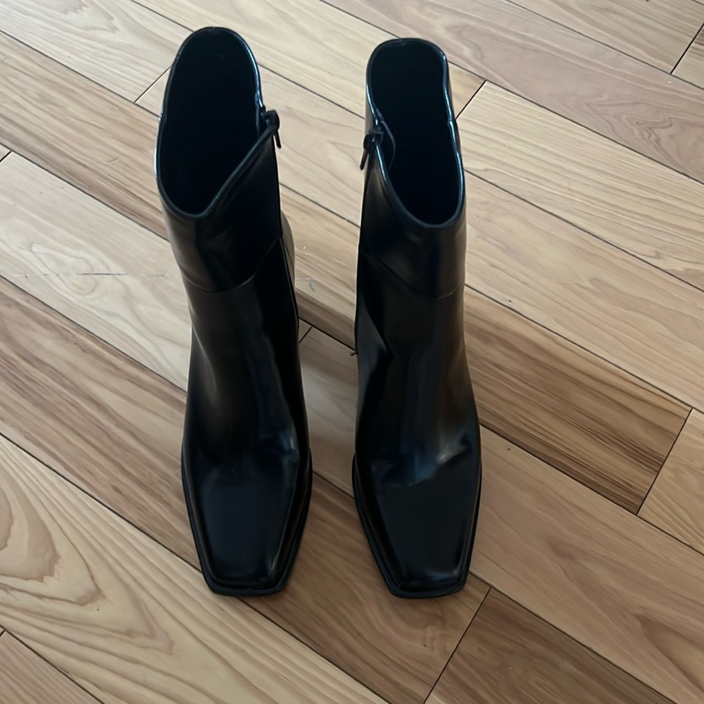 Snip Toe Black Booties - SZ 9